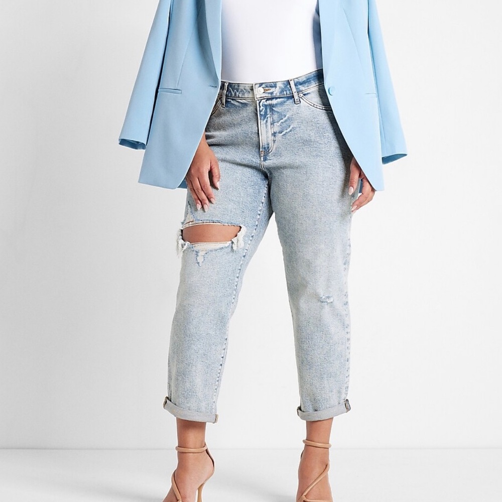 Express Mid Rise Light Wash Ripped Boyfriend Jeans, Women’s 12.